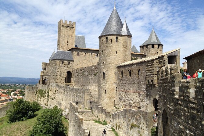Carcassonne: Secrets of the Castle's Defense Self-Guided Tour - What this Carcassonne tour actually covers