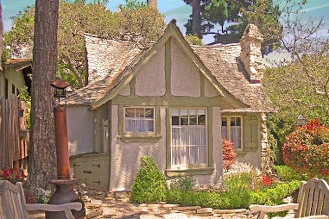 Carmel-by-the-Sea's Fairytale Houses: A Self-Guided Walking Tour - Hills, sidewalks, and the practical walking conditions