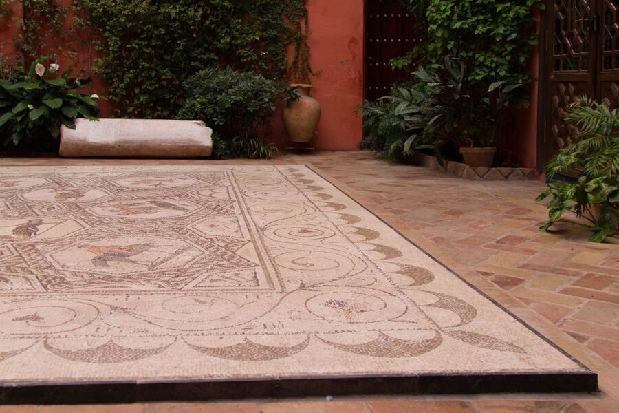 Casa de Salinas Entry Ticket with Audio Guide - The entrance and first impression