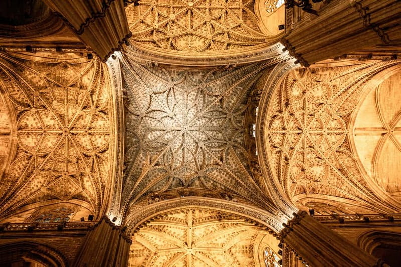Cathedral and Giralda Entry Ticket with Audio Guide - Phone, headphones, and the small details that matter