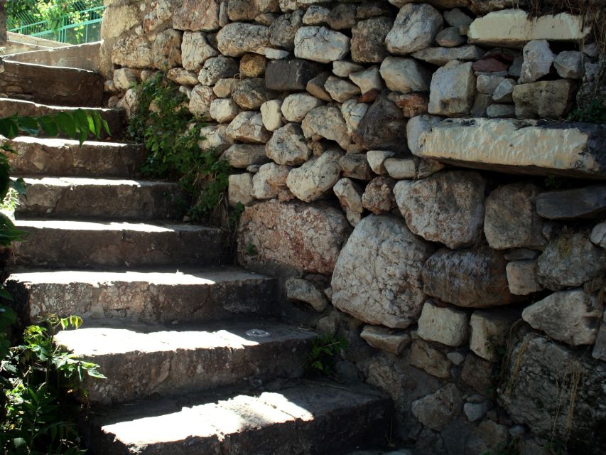 Cats of Athens: Self-Guided Mobile Tour in Plaka - Following the route through Plaka