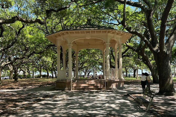 Charleston Self Guided Walking Tour - The Battery, statues, and wartime Charleston