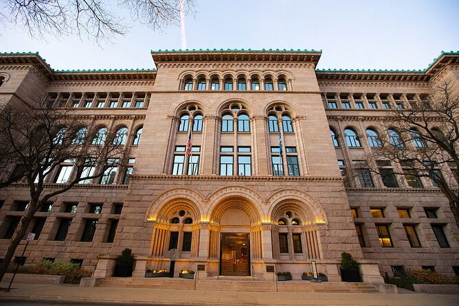 Chicago Self-Guided Audio Tour - Union Station begins with grand Chicago architecture
