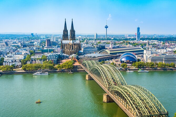Cologne: City Walk with Audio Guide in 7 Languages on your Phone - What the seven-language audio format is like