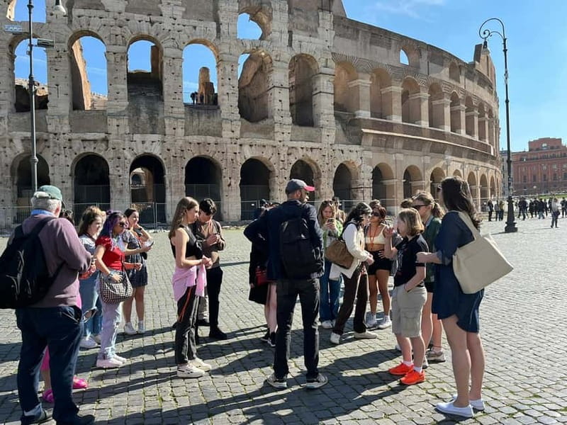 Colosseum Express Guided Tour / Forum & Palatine Audioguide - Entering the Colosseum with a live guide