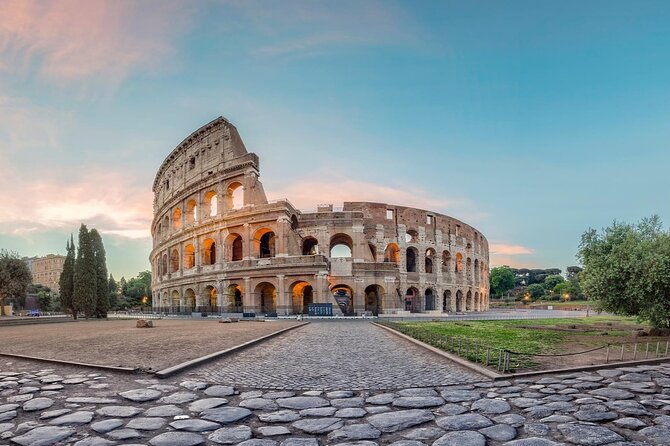Colosseum, Forum, Palatine Hill with audio guide and Arena or Bus option - Finding the agency at Via del Colosseo 27
