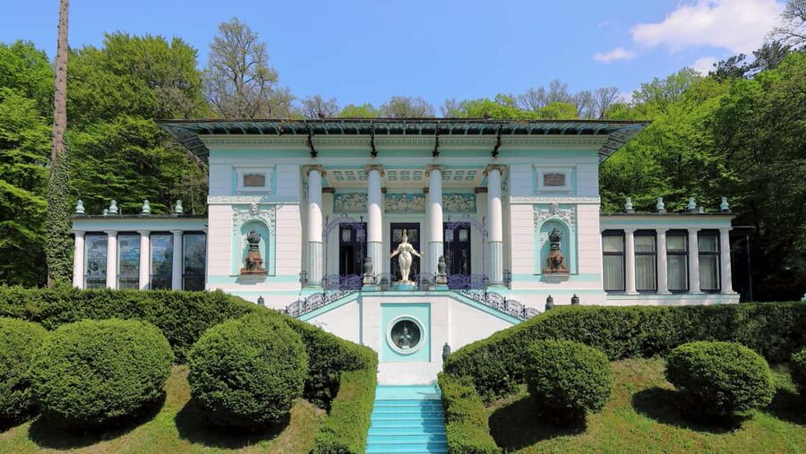 Combo ticket: Ernst Fuchs Museum & Otto Wagner Complex with smartphone guide - Comparing Villa I with Wagner’s final home