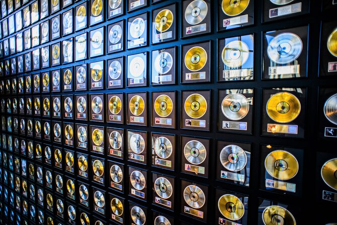 Country Music Hall of Fame Admission with Audio Guide - How crowded conditions affect the experience