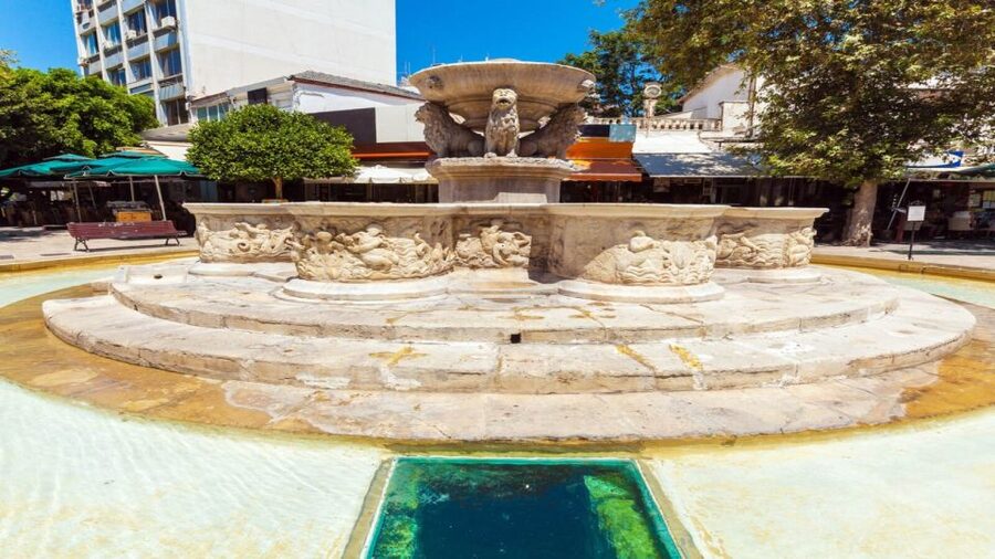 Crete: Knossos E-Ticket with Audio Guide & Optional Museum - What makes the Heraklion Archaeological Museum worth adding