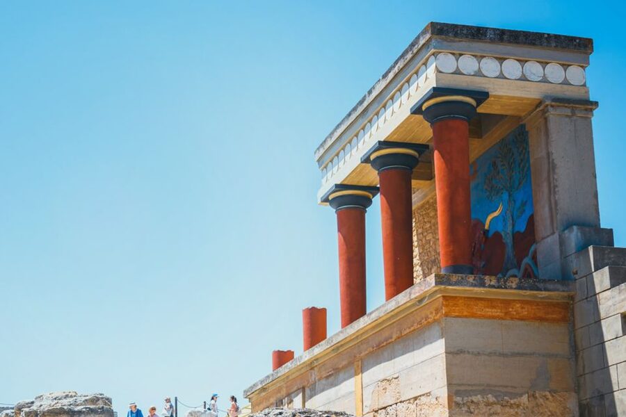 Crete: Palace of Knossos E-Ticket and Audio Guide - A palace rebuilt in the imagination