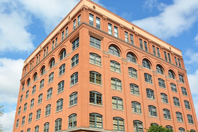 Dallas JFK Assassination Self-Guided Audio Driving Tour - Timing, route length, and city driving