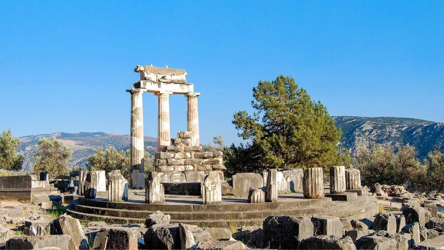 Delphi Self-Guided Tour with 3D Models & Audio (No Ticket) - The Charioteer and the Sphinx of Naxos