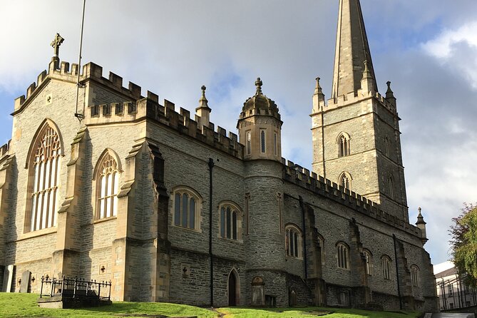 Derrie Danders: A Self-Guided Audio Tour of the Riverside and South City - Key points at a glance