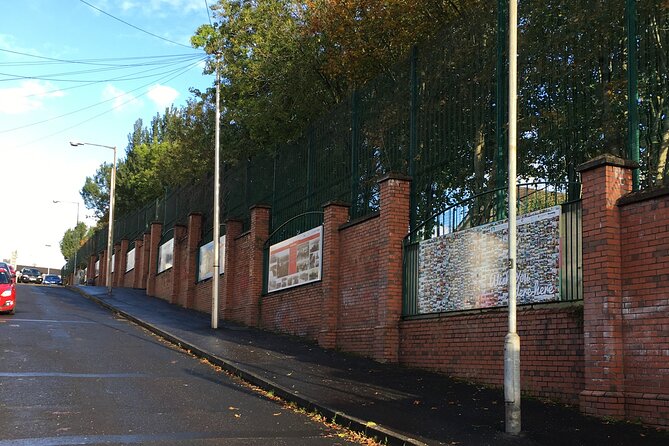 Derrie Danders: A Self-Guided Audio Tour of the Riverside and South City - The Diamond War Memorial and Shipquay Gate