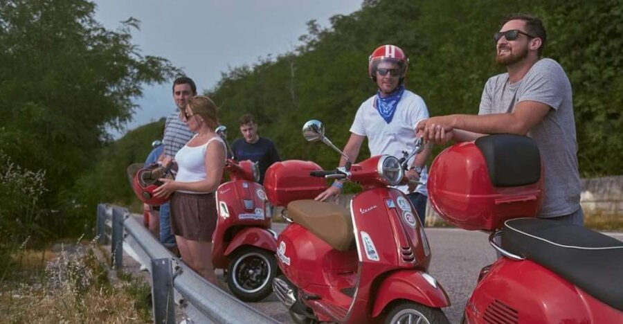 Desenzano del Garda: Lake Garda app-guided Vespa tour - The eastern and western shores in one day