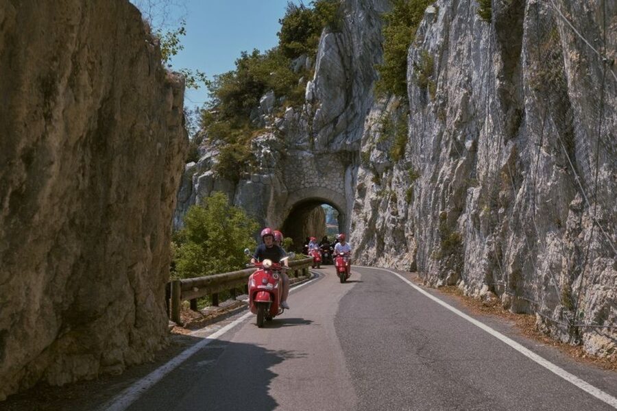 Desenzano del Garda: Lake Garda app-guided Vespa tour - Lunch at a small family restaurant
