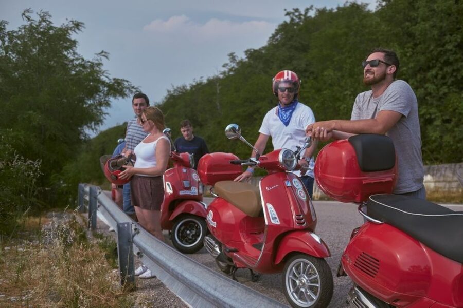 Desenzano del Garda: Lake Garda app-guided Vespa tour - What comes with the Vespa