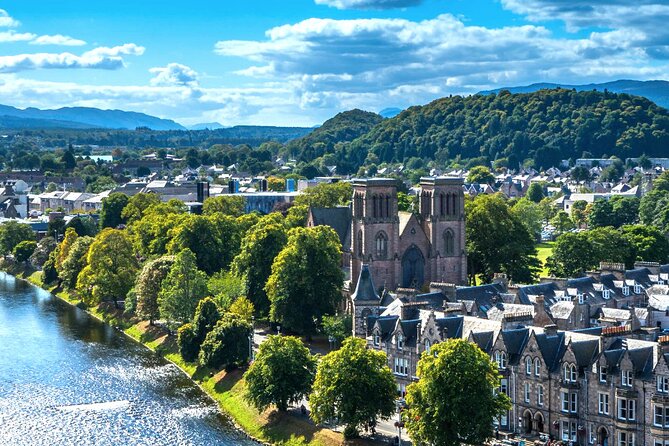 Discovering Inverness: A Self-Guided Audio Tour of the Capital of the Highlands - A gentle introduction to Inverness on foot