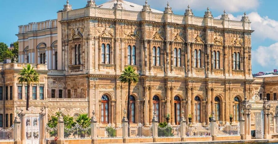 Dolmabahce Palace & Harem Skip-the-Line Entry & Audio Guide - Why Dolmabahçe feels different from Topkapı Palace