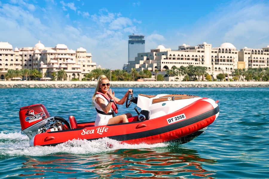 Dubai: Self-Drive Boat Experience for 1 or 2 People - Speed, photos, and the role of the guide