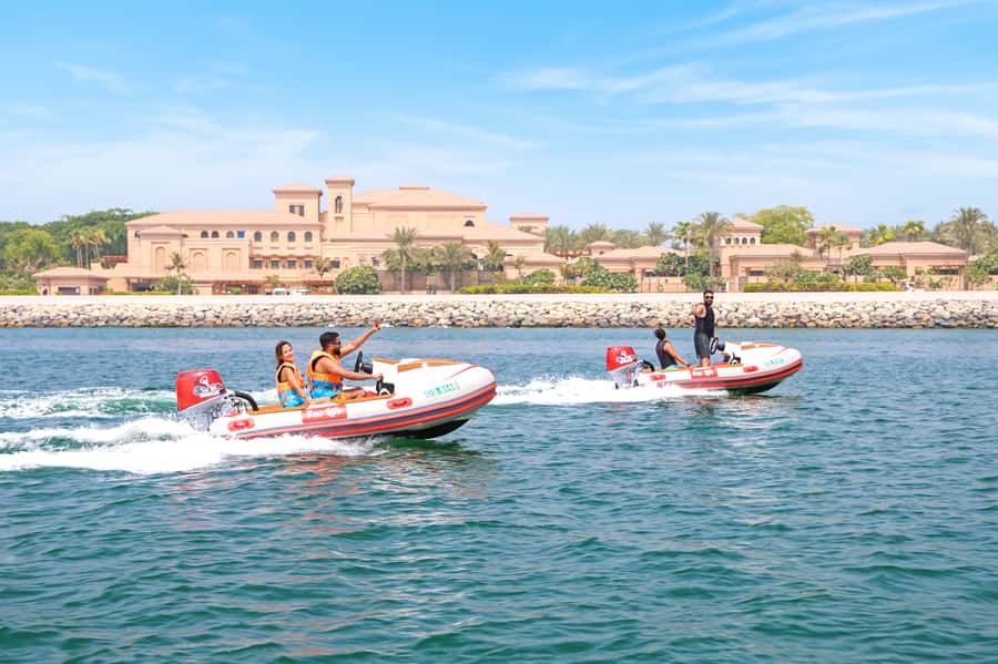 Dubai: Self-Drive Boat Experience for 1 or 2 People - Who should book this boat ride?