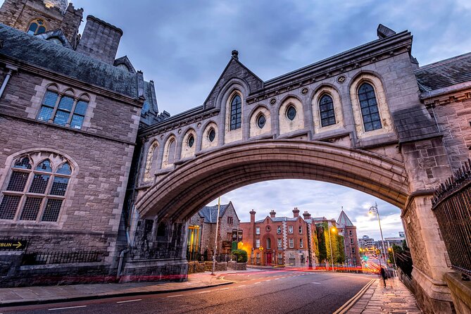Dublin Walking Tour with Audioguide on Your Smartphone - Molly Malone and Temple Bar