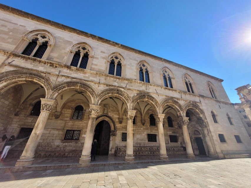 Dubrovnik: Old Town Highlights Tour with Audio Guide - Walking the stone lanes at your own pace