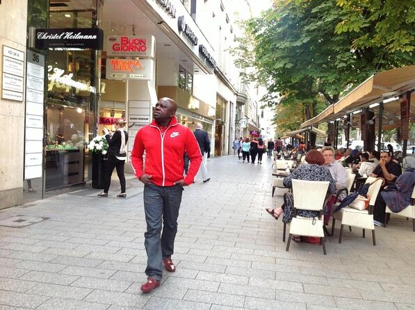 Dusseldorf: City Walk Audio Guide in 7 Languages on your Phone - Key points to know before you book