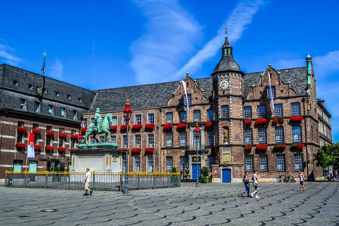 Dusseldorf: City Walk Audio Guide in 7 Languages on your Phone - St. Lambertus and Düsseldorf’s old city character