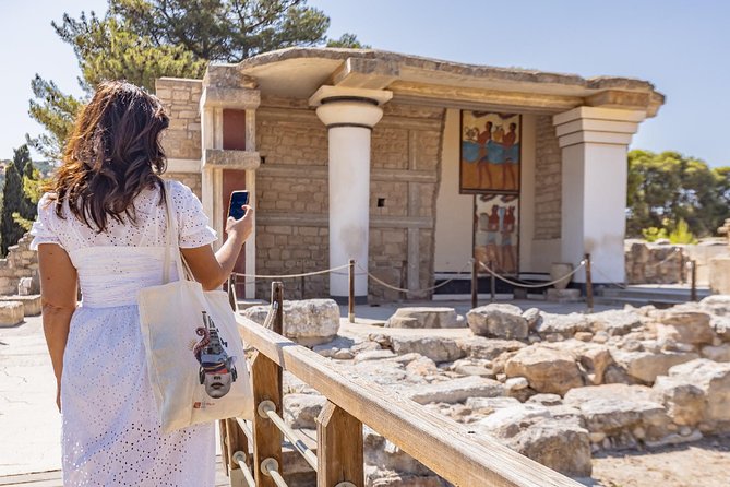 E-Ticket & Audio Tour for Knossos Palace: Unlock Minoan Majesty - The Minoan remains, restorations, and expectations