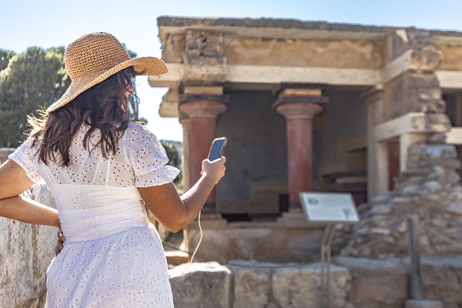 E-Ticket & Audio Tour for Knossos Palace: Unlock Minoan Majesty - Stop 1: The Throne Room and the question of who sat there