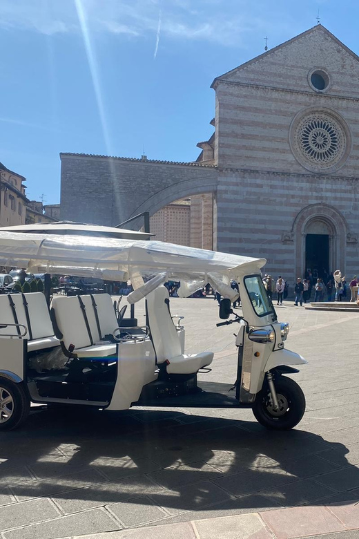 E - Tuk Panoramic Tour Assisi with audio guides - Why an electric tuk tuk makes sense in Assisi