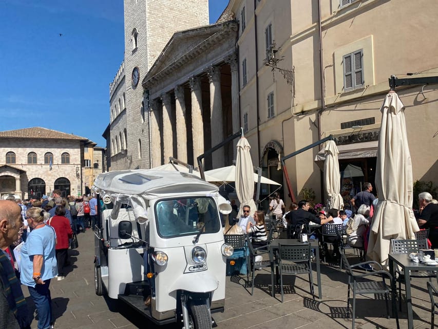 E - Tuk Panoramic Tour Assisi with audio guides - Piazza del Comune and the Roman Temple of Minerva