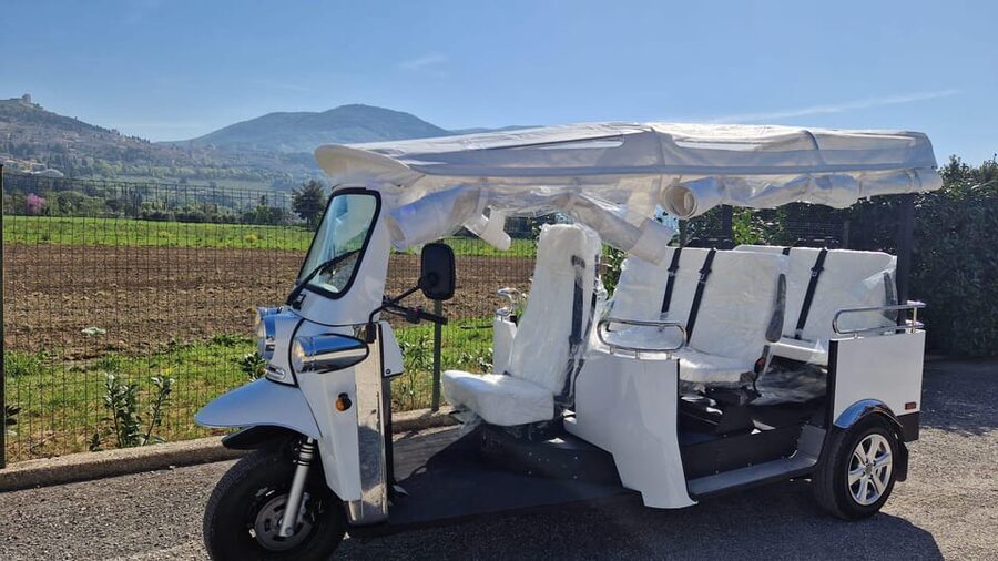 E - Tuk Panoramic Tour Assisi with audio guides - The Roman amphitheatre and medieval Assisi