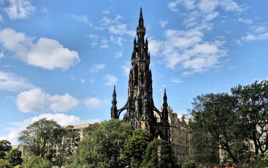 Edinburgh New Town: City Walking Tour & Exploration Game - Timing, weather, and what to bring