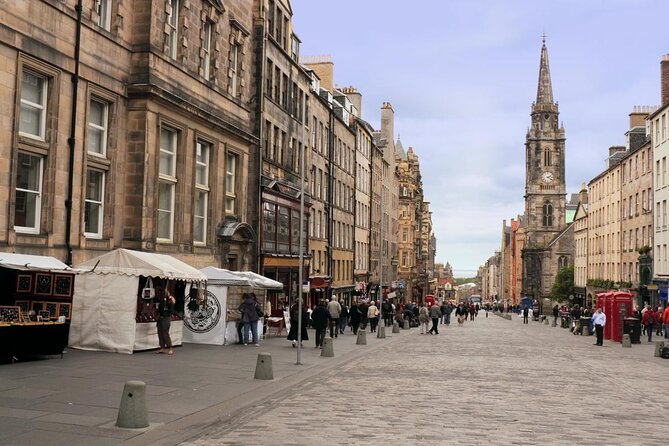 Edinburgh Old Town Private Self-Guided Tour - City Chambers and the old Mercat Cross