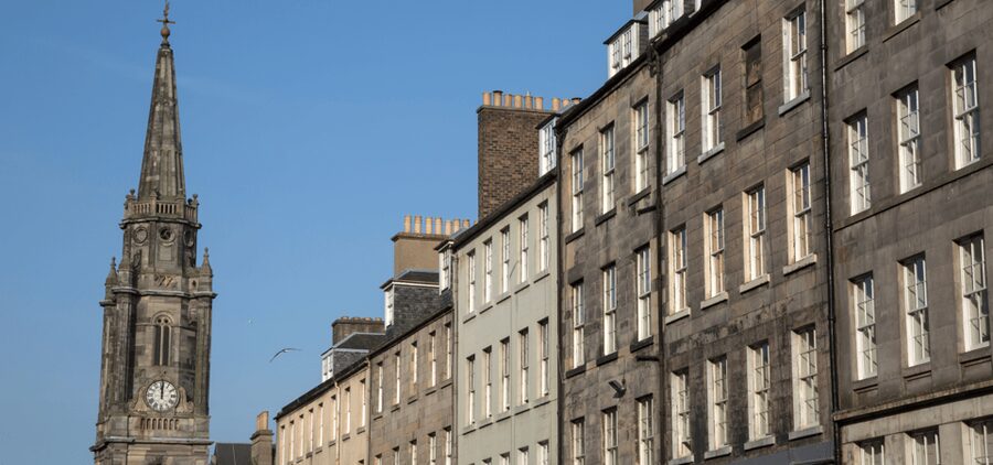 Edinburgh: Old Town Walking Tour with an APP - Key points to know before you go
