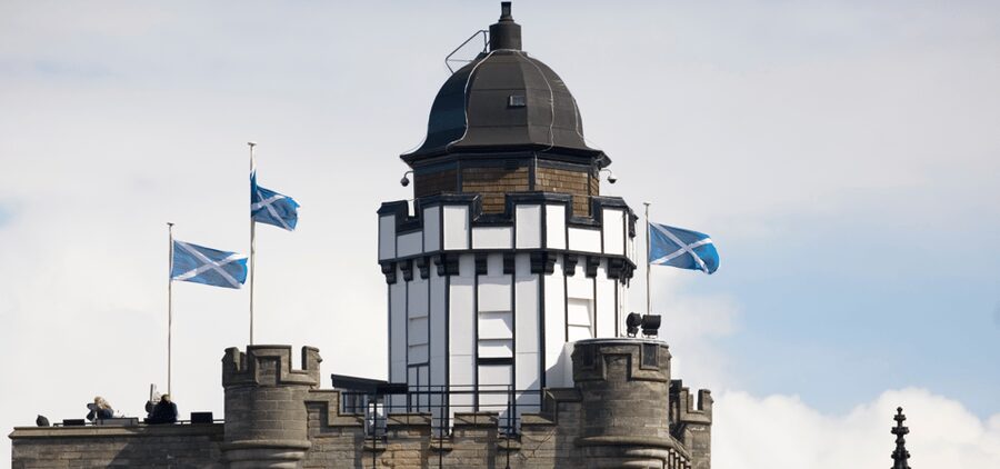 Edinburgh: Old Town Walking Tour with an APP - John Knox House and the people behind the city