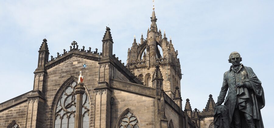 Edinburgh: Old Town Walking Tour with an APP - St Giles’ Cathedral and Scotland’s religious past