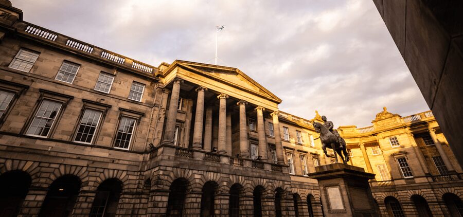Edinburgh: Old Town Walking Tour with an APP - How the app works in real use