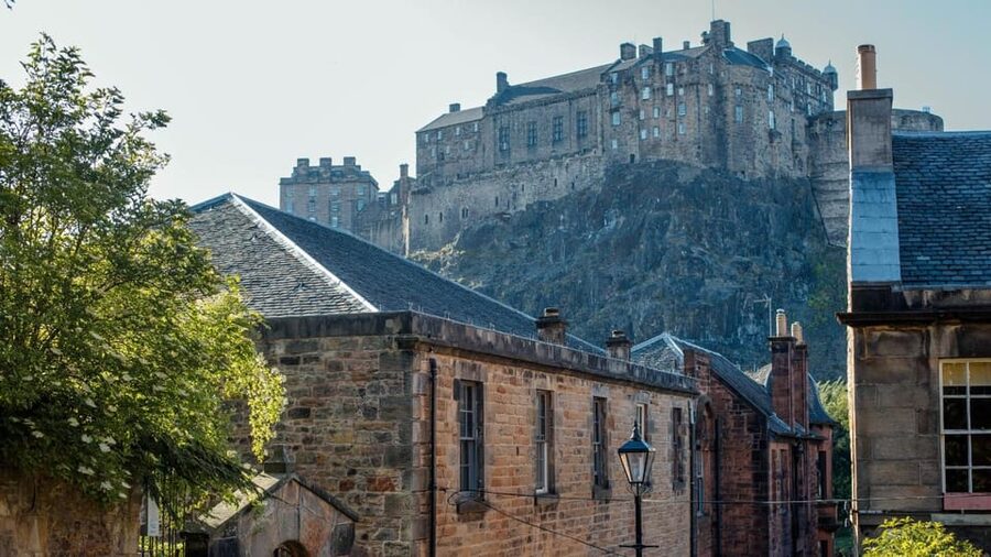 Edinburgh: Royal Mile Walking Tour & Exploration Game - Stairs, weather, and practical comfort