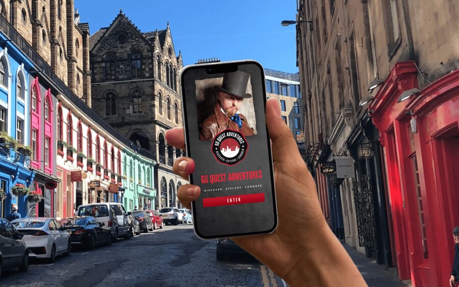 Edinburgh: Royal Mile Walking Tour & Exploration Game - Reading the Royal Mile through puzzles