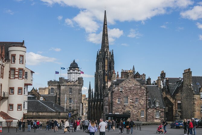 Edinburgh Self-Guided Murder Mystery Tour by the Royal Mile - Solving tasks instead of following a guide