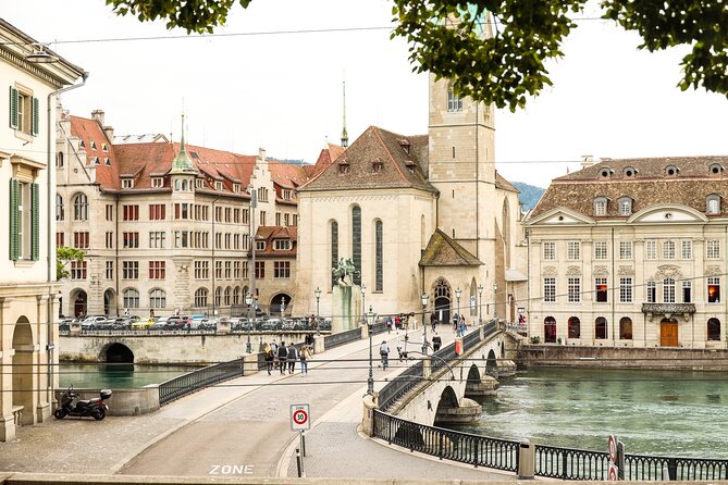 Einstein in Zurich: Walk in Time Exploration Game and Tour - Why the self-led format works for some groups
