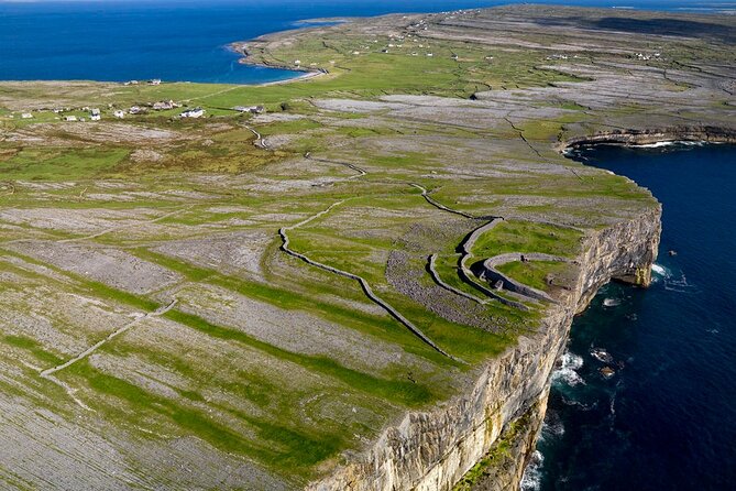 Electric biking on Inishmore island. Aran island. Self-guided. Full day. - Dun Aonghasa and the island’s ancient sites
