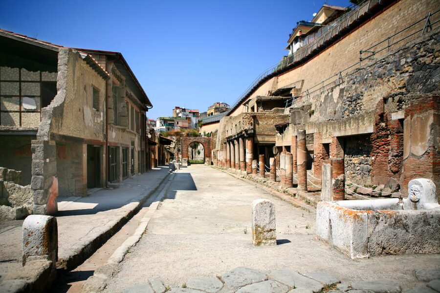 Ercolano: Herculaneum Entry Ticket with Optional Audio Guide - Heat, shade, and practical comfort