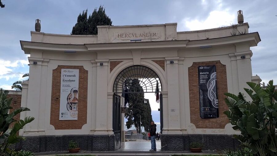 Ercolano: Herculaneum Skip-the-Line Ticket & Audio Guide - Receiving your ticket and audio guide