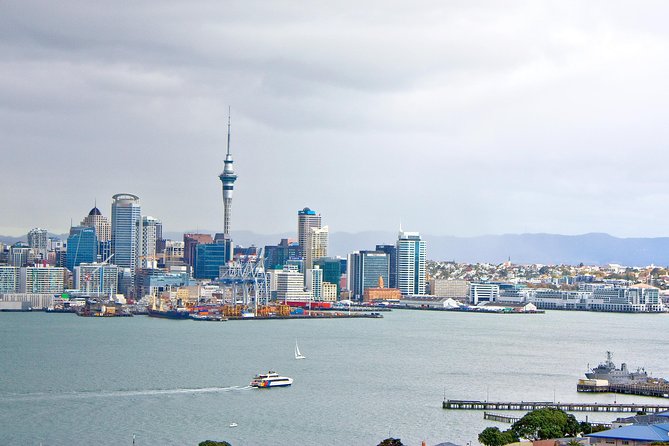 Explore Auckland: Self Guided Audio Tour - The Sir Dove-Myer Robinson statue
