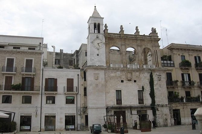Explore Wonderful Bari: Self-Guided Audio Tour - Piazza del Ferrarese and the everyday side of Bari