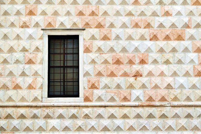 Ferrara Walking Tour with Audio and Written Guide - Starting along Via delle Volte